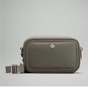 NWT Lululemon Crossbody Camera Bag 2L
